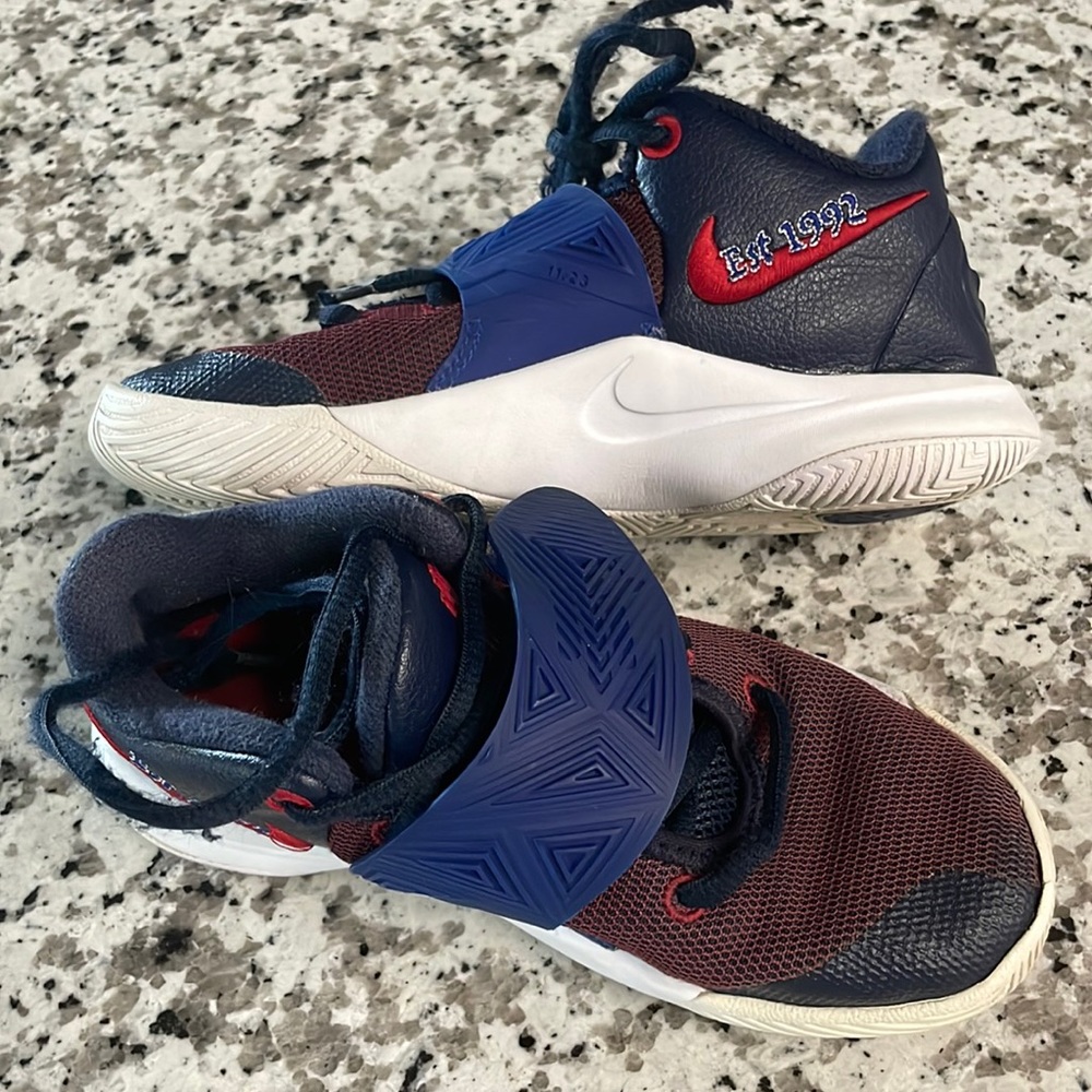 Nike Kyrie Flytrap III BQ5621-400 Boy's 13C
